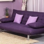 Συμπαγής μοβ καναπές