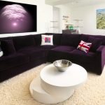 Mørk lilla sofa