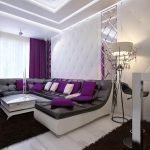 Szeroka sofa w kolorze fioletowym