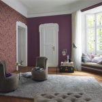 Lilac walls in the interior