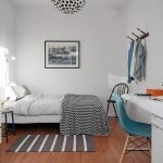 Interno camera da letto semplice in casa