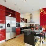 Rødt og hvitt kjøkken