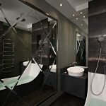 Salle de bain noire avec un grand miroir