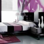 Черно с лилаво в декора на спалнята