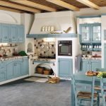 Nhà bếp với đồ nội thất màu xanh
