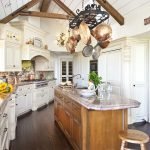 Kuchyňský nábytek s mramorovými deskami