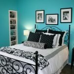 Turquoise walls in the bedroom