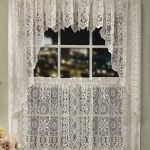 Vintage gardiner på vinduet