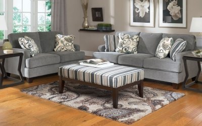 Grå sofa: dens funksjoner og fargekombinasjoner +75 bilder