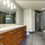 Badekar og dusj i ett rom