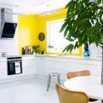 Bucătărie cu mobilier alb