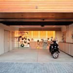Moped di garaj