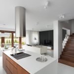 Indvendigt hus i minimalistisk stil
