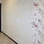 Sự kết hợp của gạch trang trí và giấy dán tường