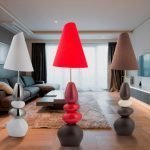 Lampade con paralumi colorati del soggiorno
