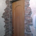 אבן סביב הדלת