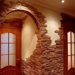 Decoratieve stenen deuropening