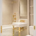 Conception de salle de bain plaquée or