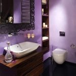 Violetti kylpyhuone