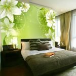 Tapet verde deschis pe peretele din dormitor