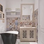 Conception de salle de bain étroite de style gothique