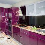 Blizganti violetinė virtuvė