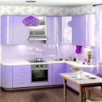 Cor violeta em design de cozinha