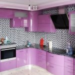 Ontwerp van grijs-paarse keuken