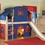 Bunk bed in the form of a house