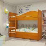 Bahagian dalaman kanak-kanak dengan katil kayu