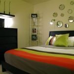 La combinació de colors a l’interior del dormitori verd