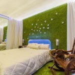 Design neobișnuit al dormitorului în culori verzi