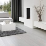 Light laminate in the design of the living room