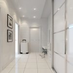 Hvit farge i utformingen av korridoren
