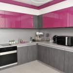 Cocina gris con color rosa