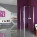 Salle de bain en blanc et violet