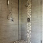 Inserto de piedra para ducha en diseño de ducha