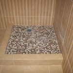 Mosaik auf dem Boden in der Dusche