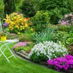Dekoracja ogrodu z kwiatami