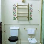 Toalettdesign i Provence-stil