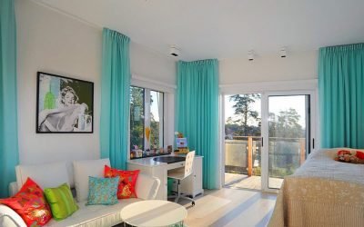 Tyrkysové záclony v interiéru: typy tkanin, barevné kombinace