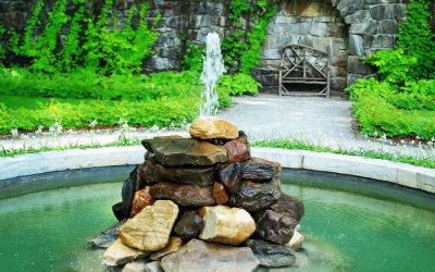 Decoratieve fonteinen en watervallen voor zomerhuisjes