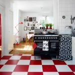 Šachmatų grindys virtuvėje