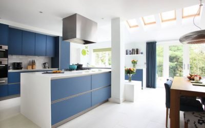Virtuvės interjere naudojame mėlyną spalvą