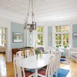 Dining room with bay window