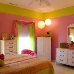 Różowa i zielona sypialnia