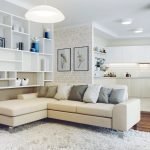 Hvite møbler i leiligheten