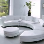 Balta pusapvalė sofa
