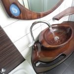 Дървена мивка в интериора