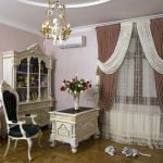 Interiør med møbler i klassisk stil